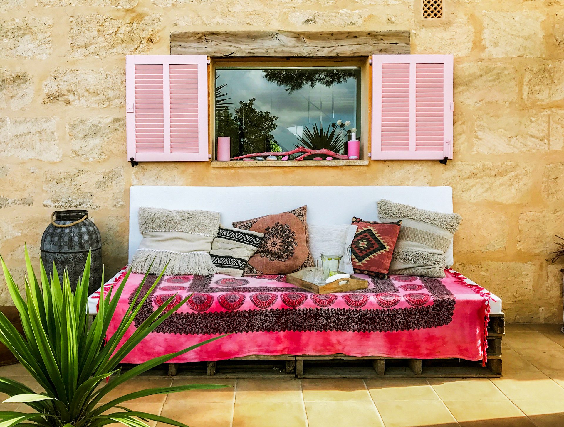 finca rustica shooting location mallorca bench