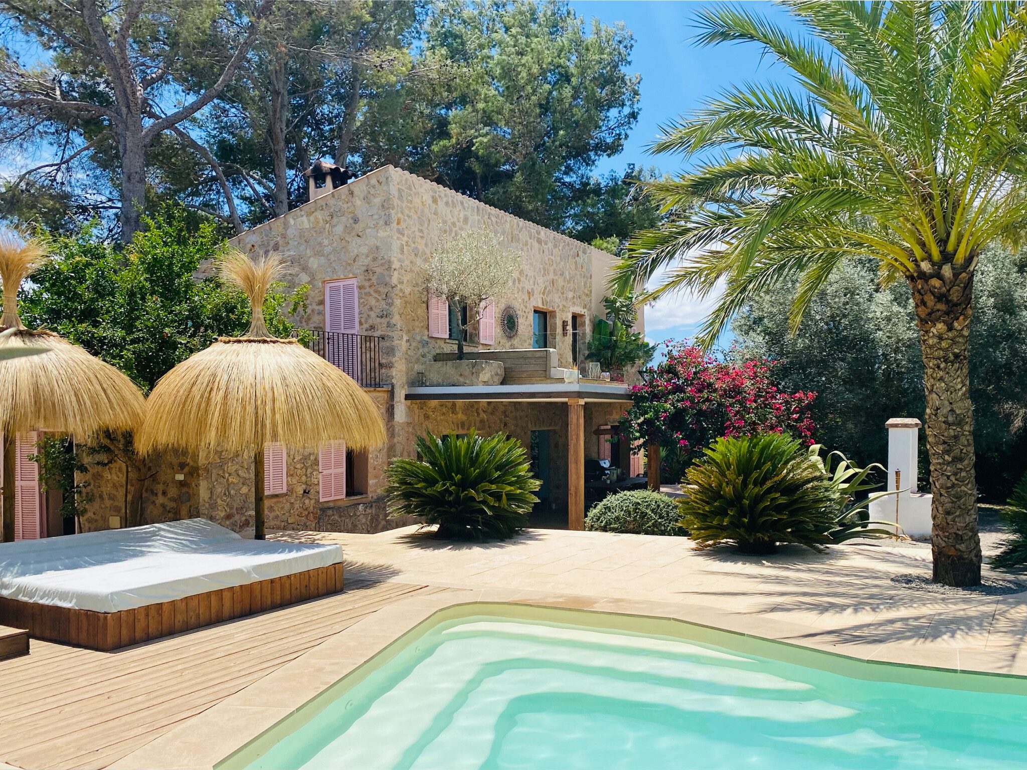 finca shooting location mallorca pool palmtree