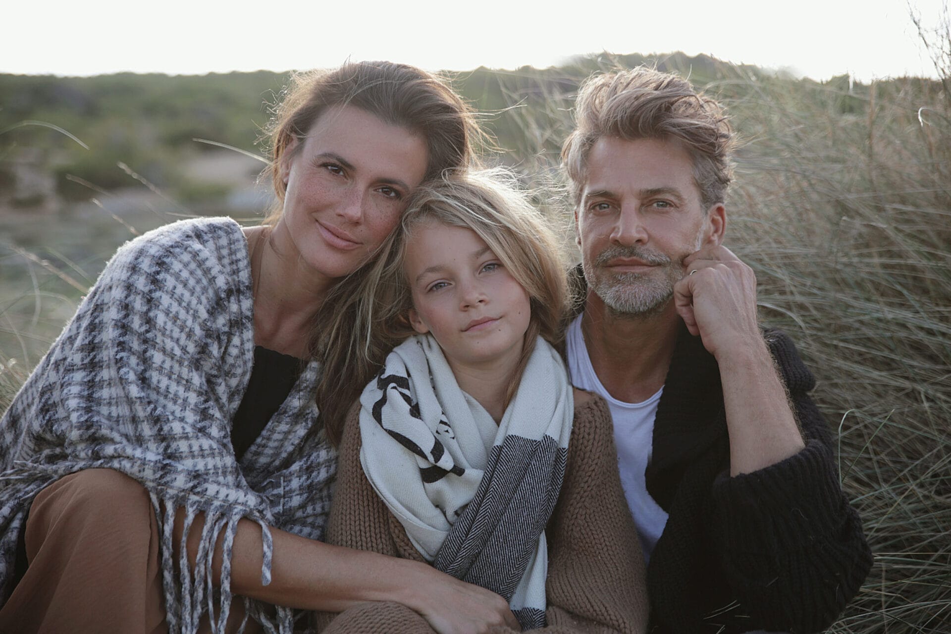 mallorca model family portrait in nature