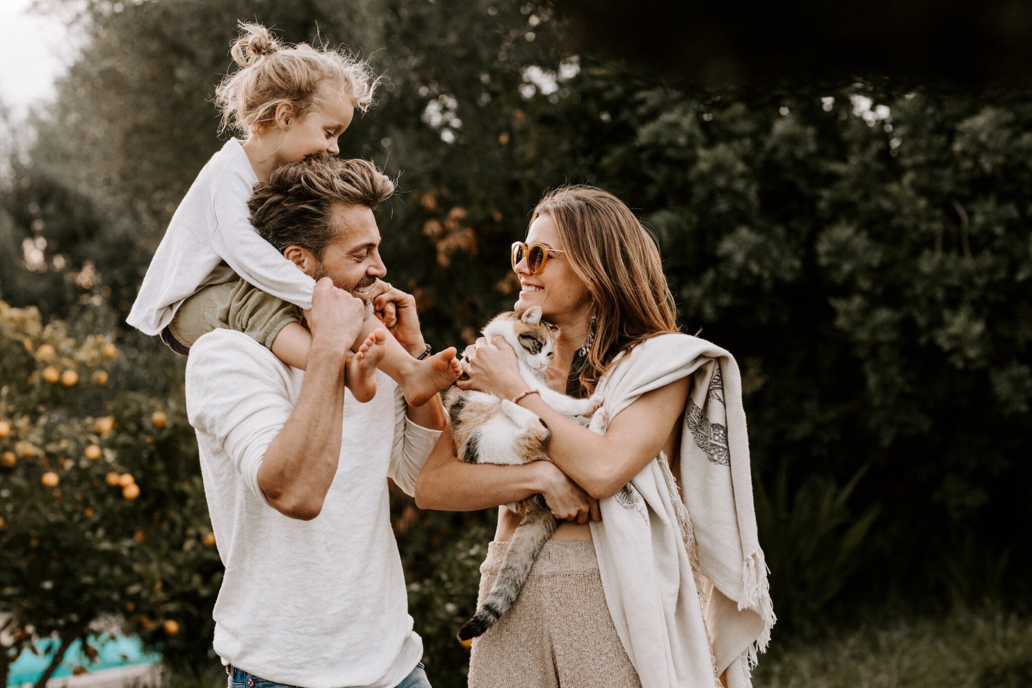 A model Family with a cat a model family with a cat